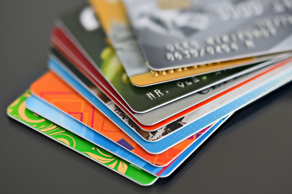 5 Credit Cards to Help Increase Low Scores